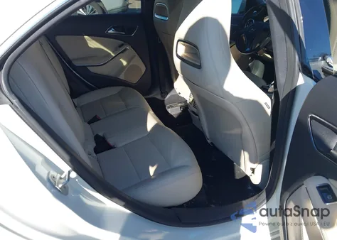 2014 Mercedes-Benz Cla 250 z USA, uszkodzony, nr VIN WDDSJ4EB1EN036545